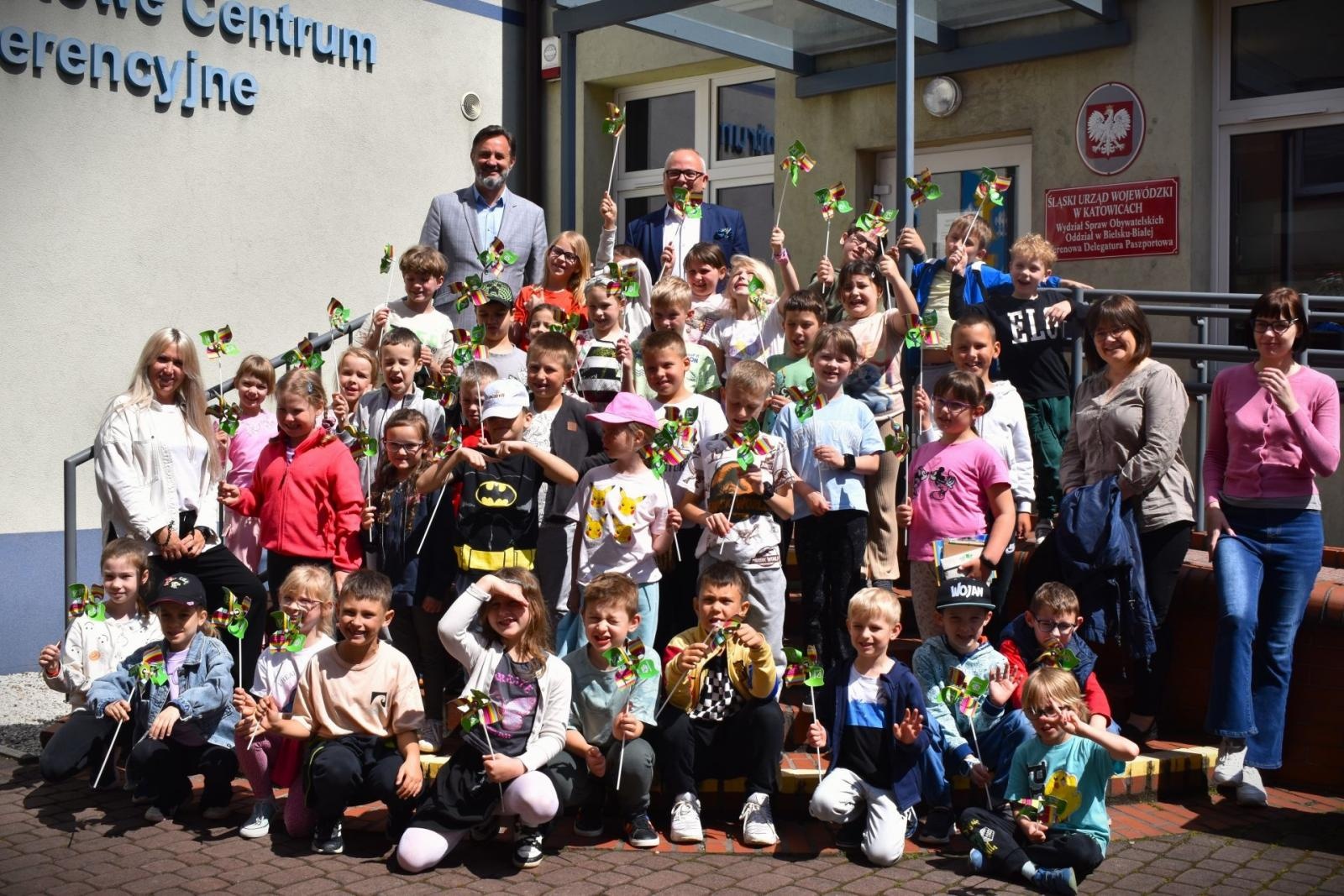 Zdjęcie w galerii na portalu naszwodzislaw.com: Dzień Samorządu Terytorialnego. Niecodzienni goście w wodzisławskim starostwie wiadomości z regionu