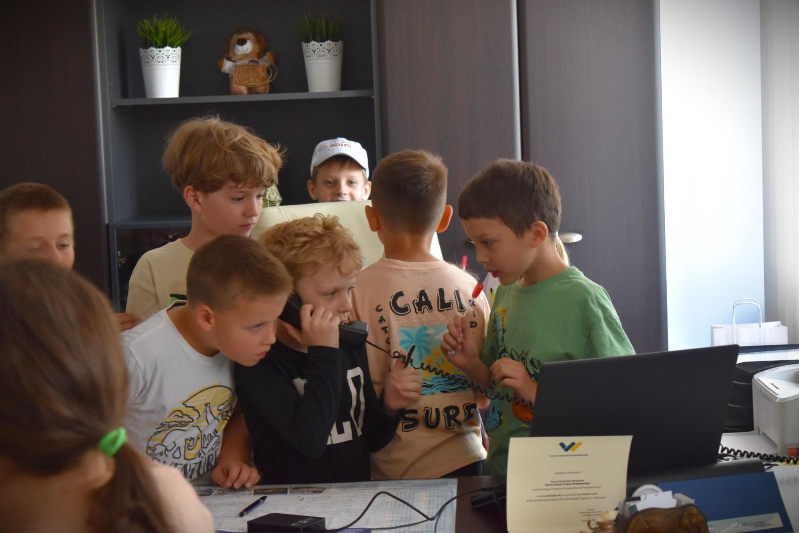 Zdjęcie w galerii na portalu naszwodzislaw.com: Dzień Samorządu Terytorialnego. Niecodzienni goście w wodzisławskim starostwie wiadomości z regionu