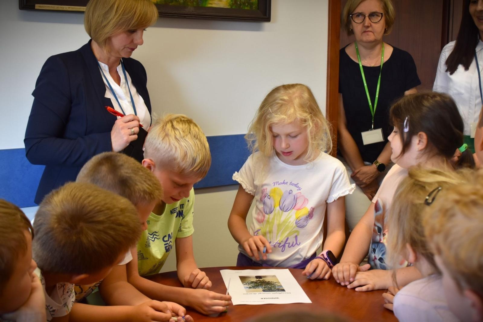 Zdjęcie w galerii na portalu naszwodzislaw.com: Dzień Samorządu Terytorialnego. Niecodzienni goście w wodzisławskim starostwie wiadomości z regionu