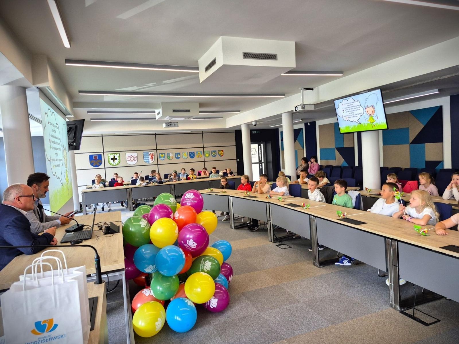 Zdjęcie w galerii na portalu naszwodzislaw.com: Dzień Samorządu Terytorialnego. Niecodzienni goście w wodzisławskim starostwie wiadomości z regionu