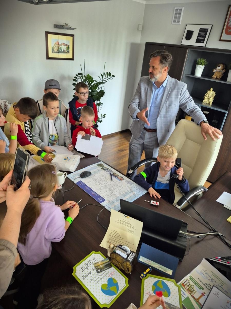 Zdjęcie w galerii na portalu naszwodzislaw.com: Dzień Samorządu Terytorialnego. Niecodzienni goście w wodzisławskim starostwie wiadomości z regionu