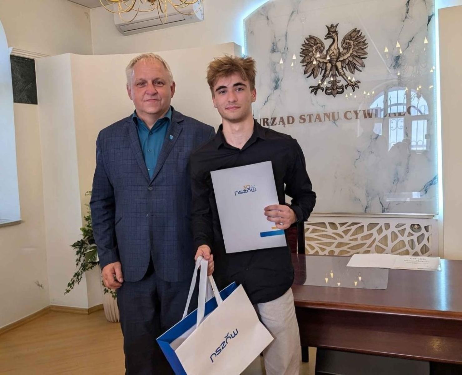 Zdjęcie w galerii na portalu naszwodzislaw.com: Pszów. Wręczono nagrody za osiągnięcia sportowe 2024 wiadomości z regionu