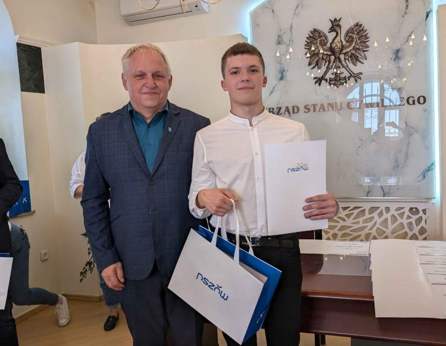 Zdjęcie w galerii na portalu naszwodzislaw.com: Pszów. Wręczono nagrody za osiągnięcia sportowe 2024 wiadomości z regionu