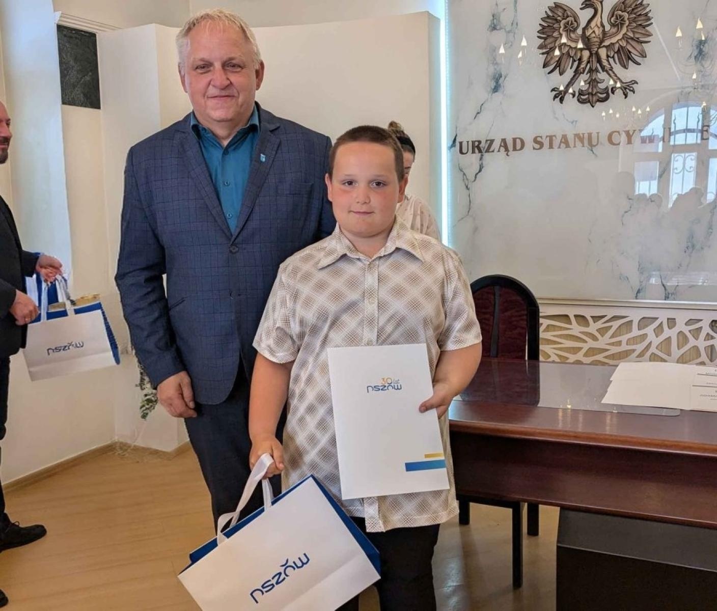 Zdjęcie w galerii na portalu naszwodzislaw.com: Pszów. Wręczono nagrody za osiągnięcia sportowe 2024 wiadomości z regionu