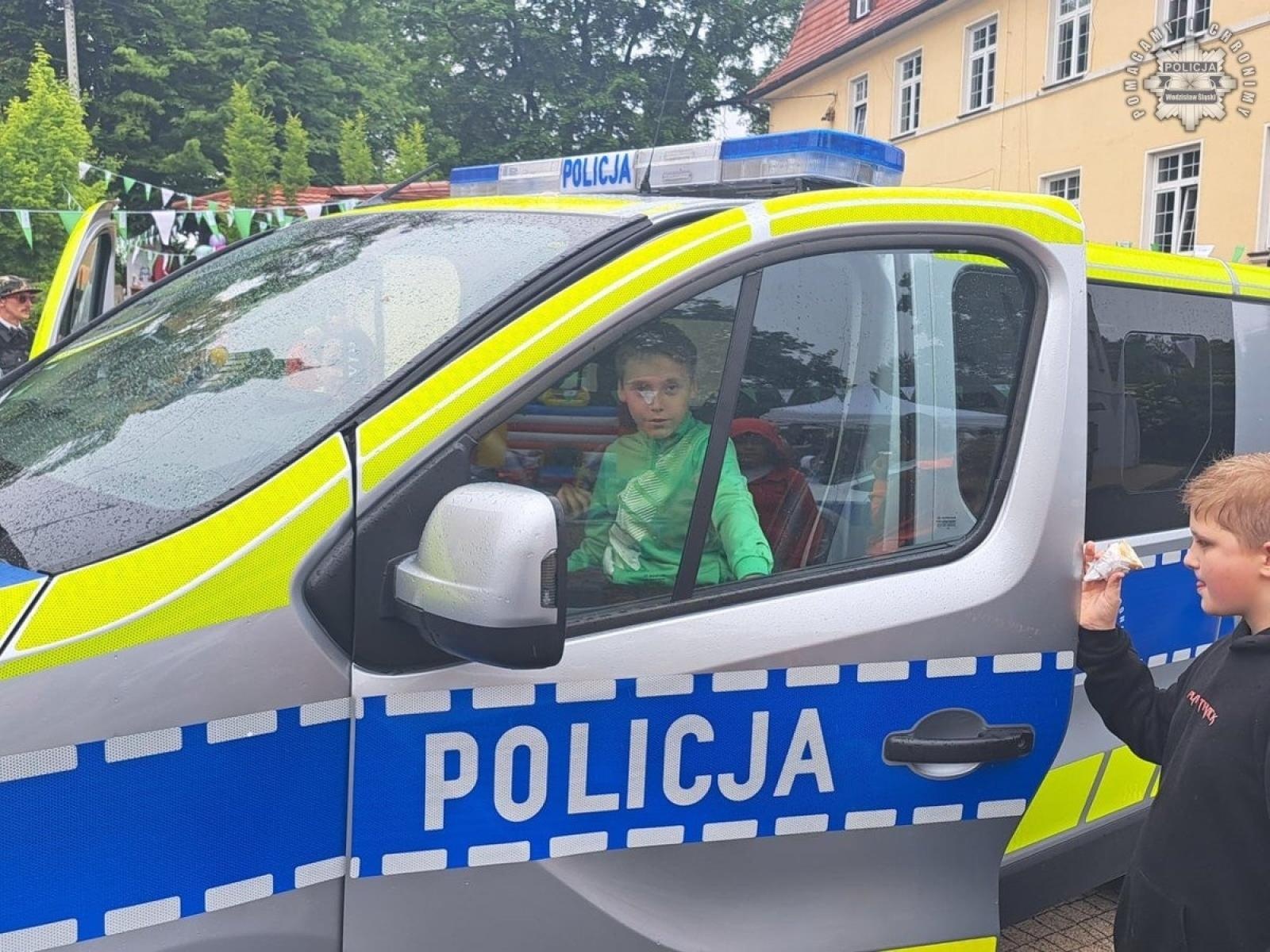 Zdjęcie w galerii na portalu naszwodzislaw.com: Festyn z rodziną zastępczą z udziałem wodzisławskich mundurowych wiadomości z regionu