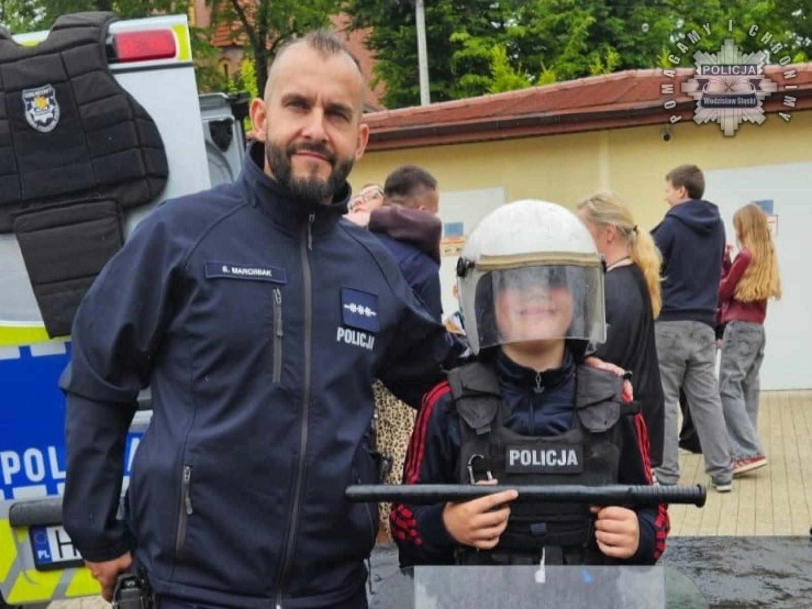 Zdjęcie w galerii na portalu naszwodzislaw.com: Festyn z rodziną zastępczą z udziałem wodzisławskich mundurowych wiadomości z regionu