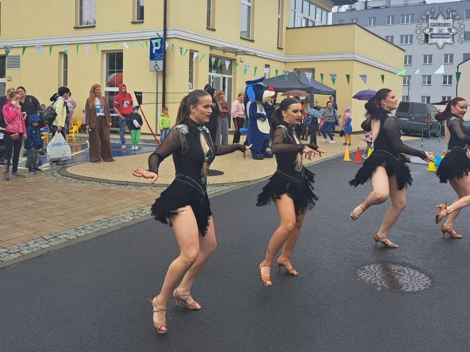 Zdjęcie w galerii na portalu naszwodzislaw.com: Festyn z rodziną zastępczą z udziałem wodzisławskich mundurowych wiadomości z regionu