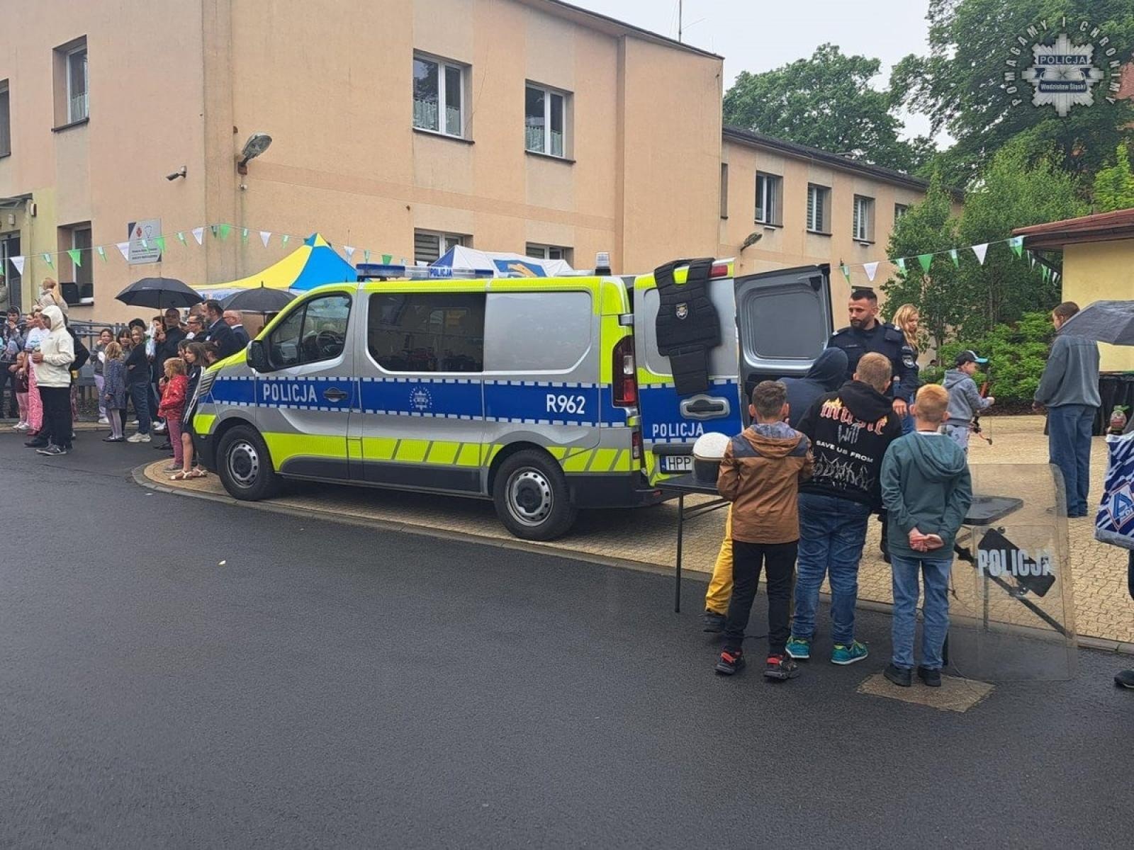 Zdjęcie w galerii na portalu naszwodzislaw.com: Festyn z rodziną zastępczą z udziałem wodzisławskich mundurowych wiadomości z regionu