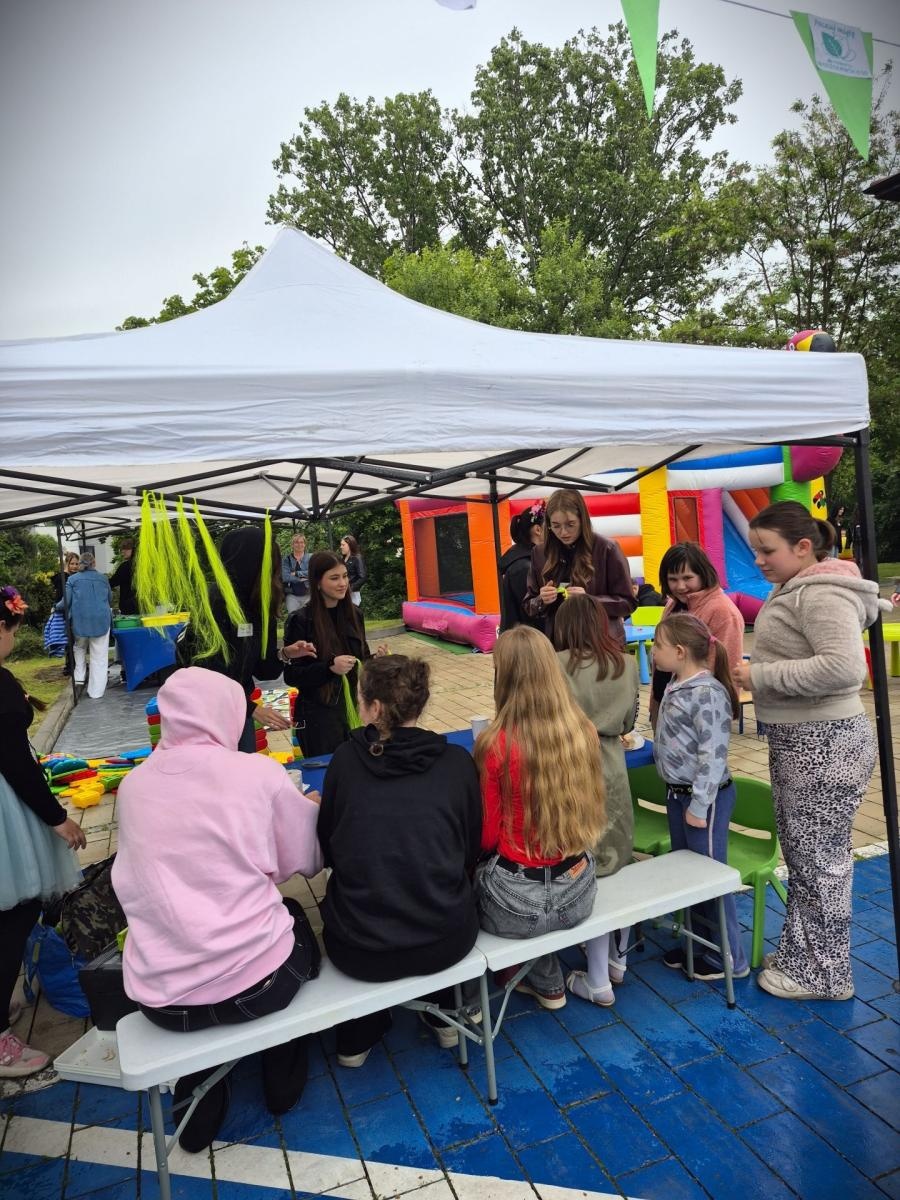 Zdjęcie w galerii na portalu naszwodzislaw.com: Festyn z Rodziną Zastępczą – dzień pełen radości i zabawy wiadomości z regionu