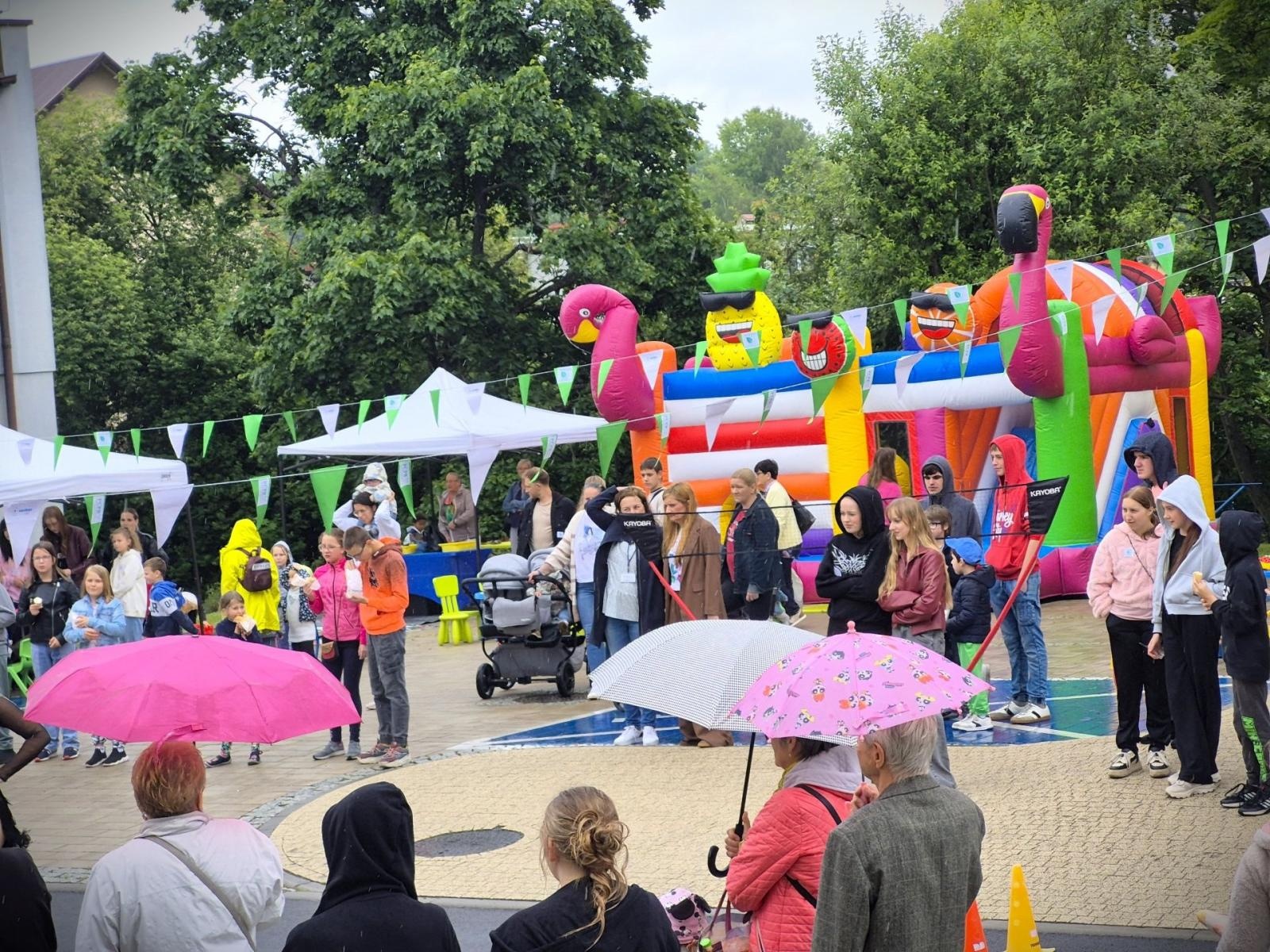 Zdjęcie w galerii na portalu naszwodzislaw.com: Festyn z Rodziną Zastępczą – dzień pełen radości i zabawy wiadomości z regionu