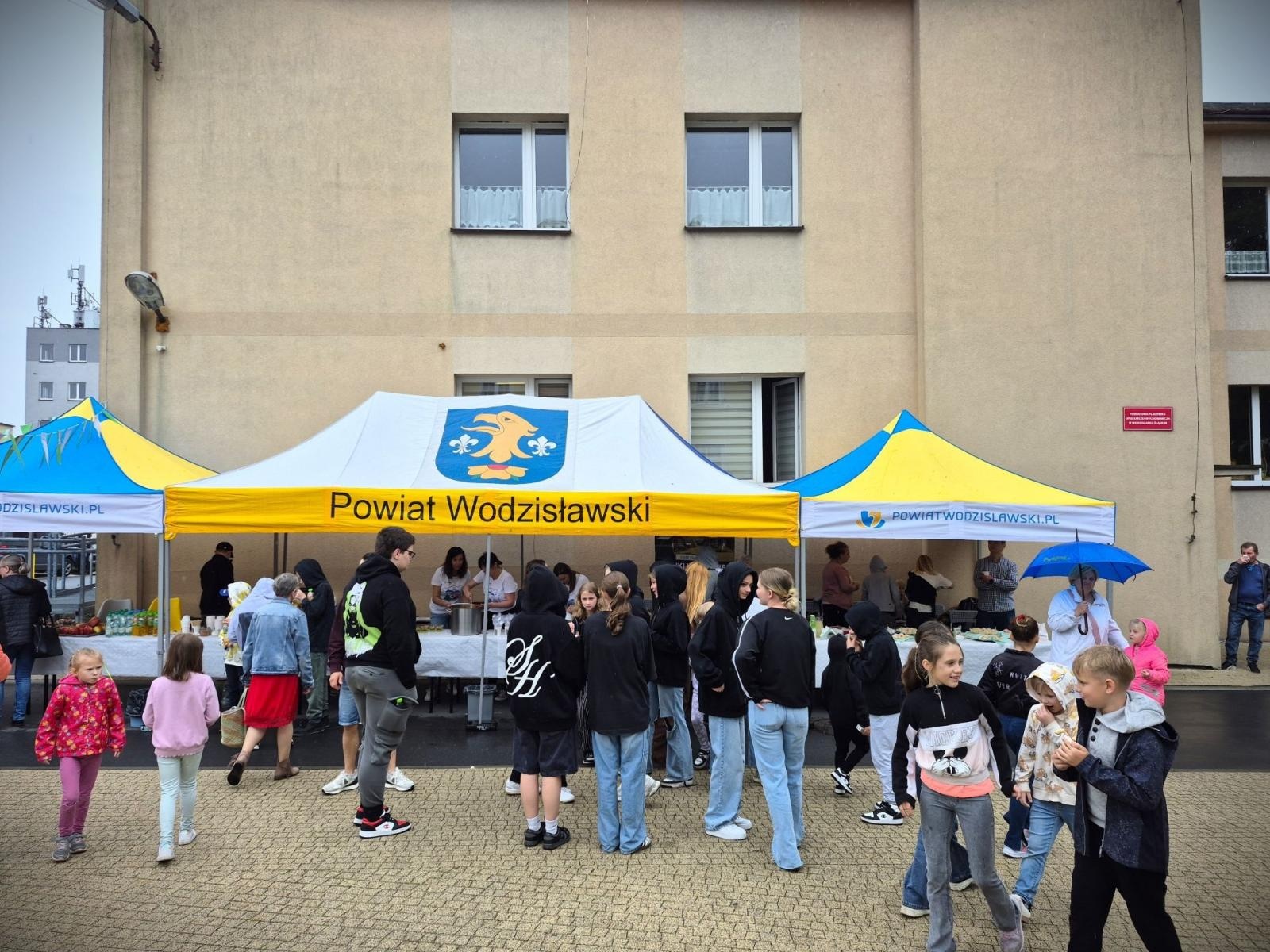 Zdjęcie w galerii na portalu naszwodzislaw.com: Festyn z Rodziną Zastępczą – dzień pełen radości i zabawy wiadomości z regionu