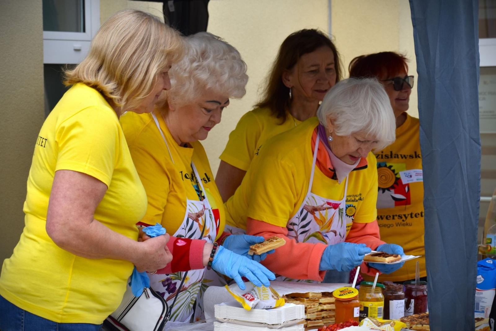 Zdjęcie w galerii na portalu naszwodzislaw.com: Festyn z Rodziną Zastępczą – dzień pełen radości i zabawy wiadomości z regionu