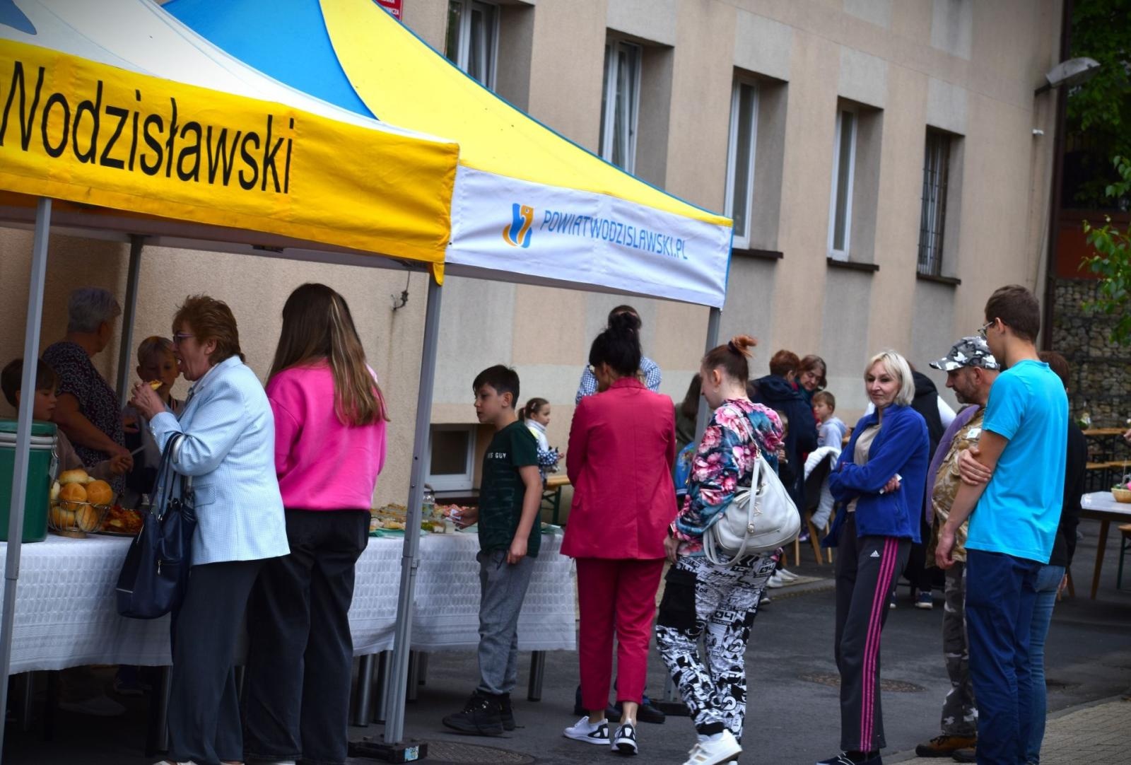 Zdjęcie w galerii na portalu naszwodzislaw.com: Festyn z Rodziną Zastępczą – dzień pełen radości i zabawy wiadomości z regionu