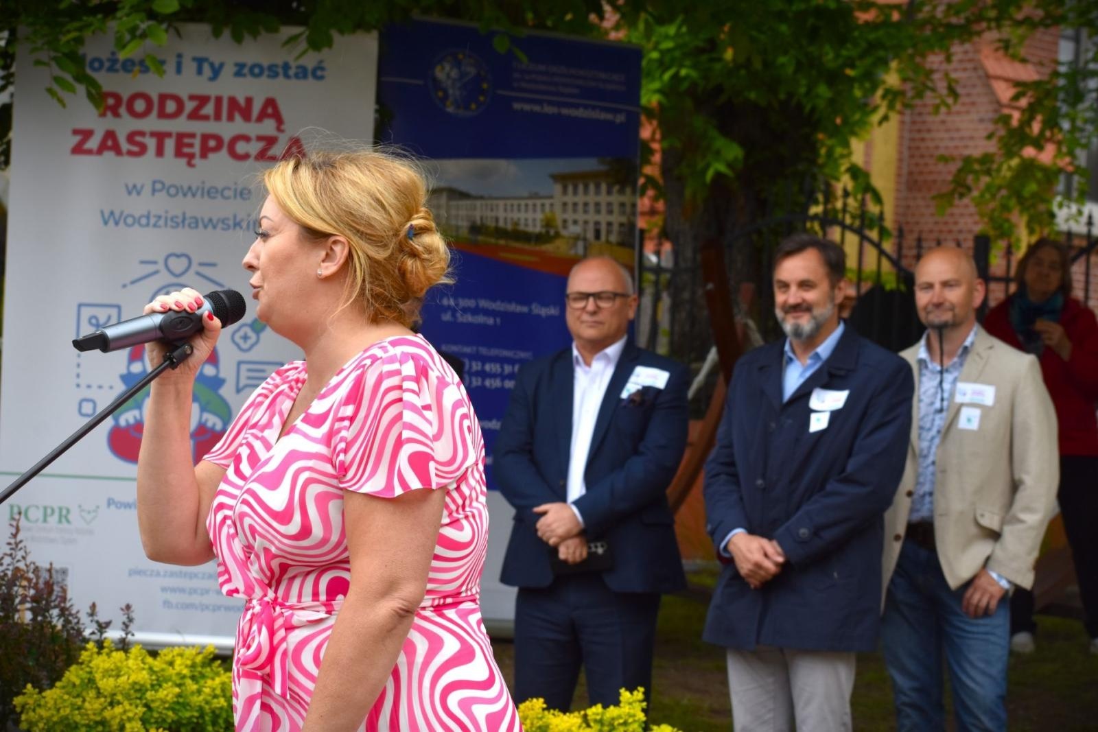 Zdjęcie w galerii na portalu naszwodzislaw.com: Festyn z Rodziną Zastępczą – dzień pełen radości i zabawy wiadomości z regionu