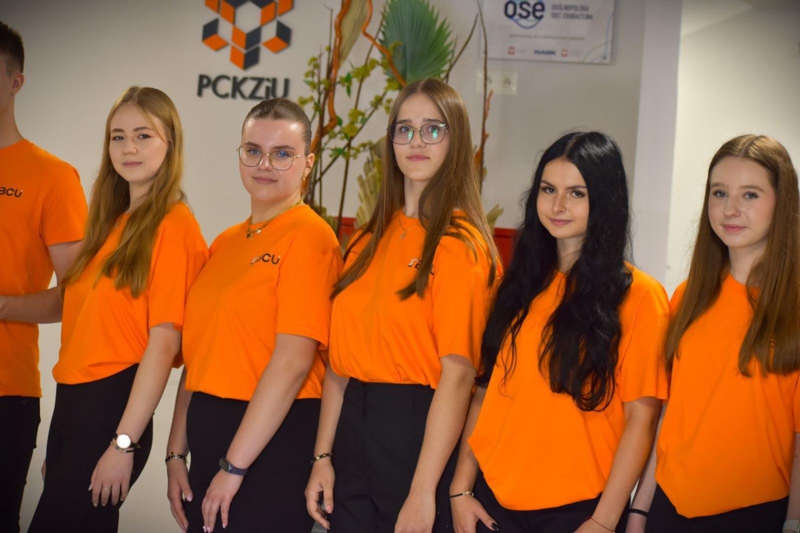 Zdjęcie w galerii na portalu naszwodzislaw.com: Nowa era edukacji zawodowej w Powiecie Wodzisławskim. Otwarto Branżowe Centrum Umiejętności w dziedzinie robotyki [FOTO i WIDEO] wiadomości z regionu