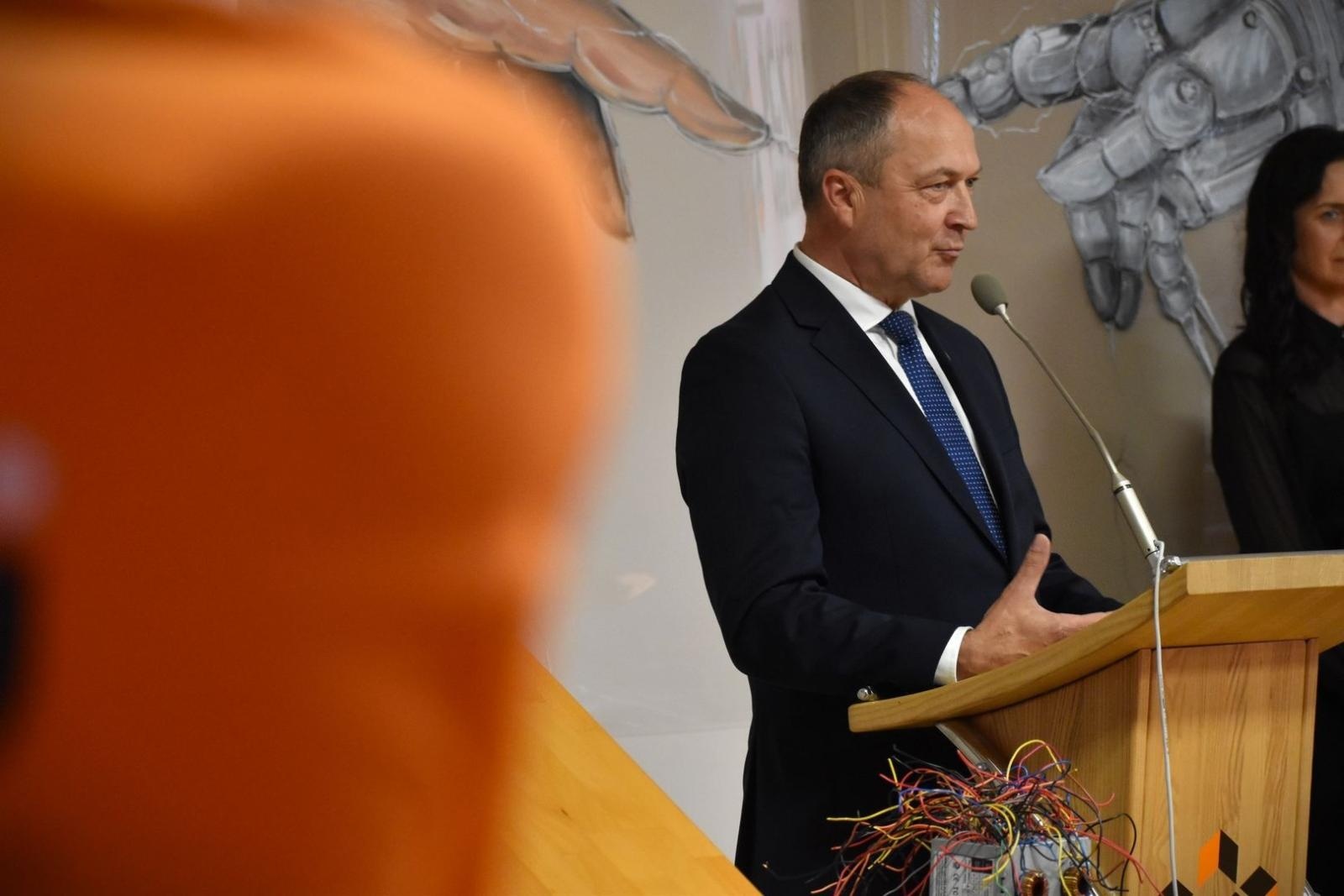 Zdjęcie w galerii na portalu naszwodzislaw.com: Nowa era edukacji zawodowej w Powiecie Wodzisławskim. Otwarto Branżowe Centrum Umiejętności w dziedzinie robotyki [FOTO i WIDEO] wiadomości z regionu