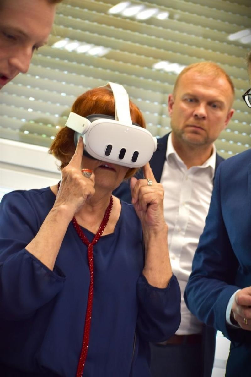 Zdjęcie w galerii na portalu naszwodzislaw.com: Nowa era edukacji zawodowej w Powiecie Wodzisławskim. Otwarto Branżowe Centrum Umiejętności w dziedzinie robotyki [FOTO i WIDEO] wiadomości z regionu