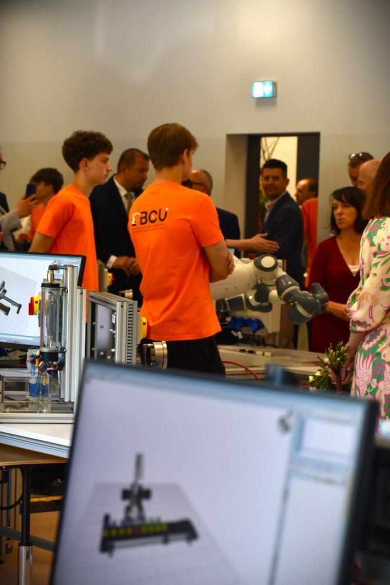 Zdjęcie w galerii na portalu naszwodzislaw.com: Nowa era edukacji zawodowej w Powiecie Wodzisławskim. Otwarto Branżowe Centrum Umiejętności w dziedzinie robotyki [FOTO i WIDEO] wiadomości z regionu