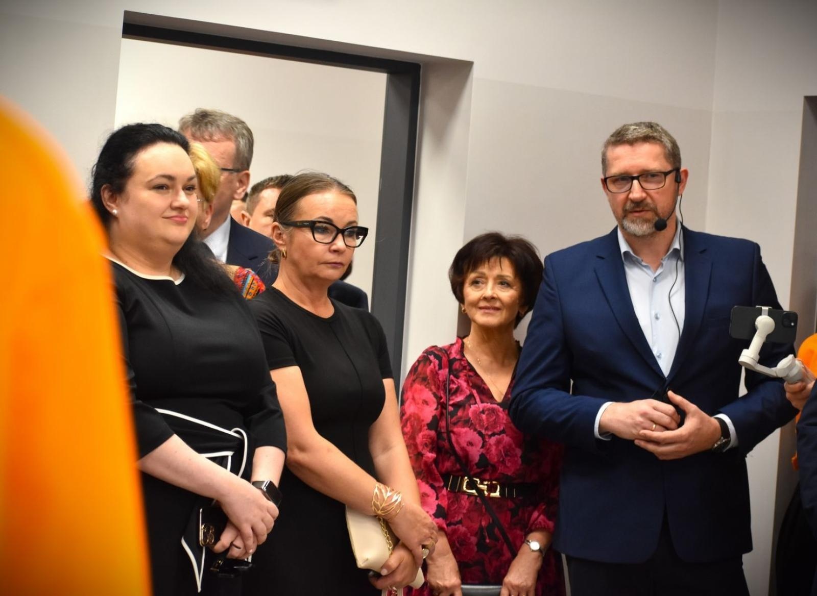 Zdjęcie w galerii na portalu naszwodzislaw.com: Nowa era edukacji zawodowej w Powiecie Wodzisławskim. Otwarto Branżowe Centrum Umiejętności w dziedzinie robotyki [FOTO i WIDEO] wiadomości z regionu