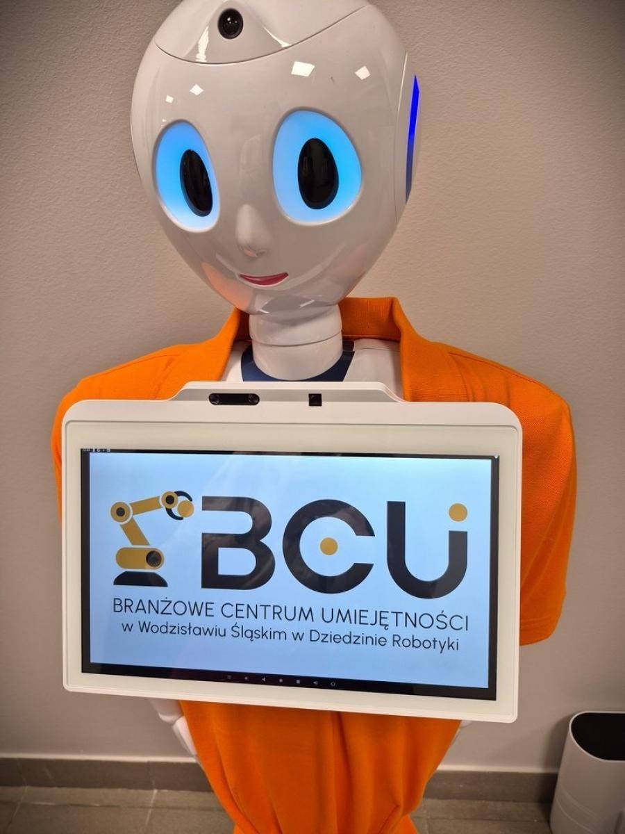 Zdjęcie w galerii na portalu naszwodzislaw.com: Nowa era edukacji zawodowej w Powiecie Wodzisławskim. Otwarto Branżowe Centrum Umiejętności w dziedzinie robotyki [FOTO i WIDEO] wiadomości z regionu