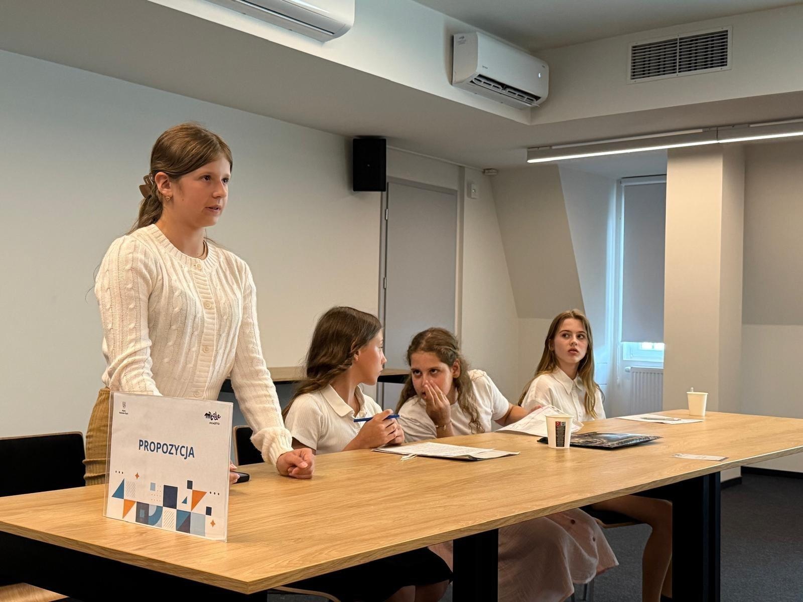 Zdjęcie w galerii na portalu naszwodzislaw.com: Finał Wodzisławskiego Turnieju Debat Oksfordzkich dla szkół podstawowych za nami wiadomości z regionu