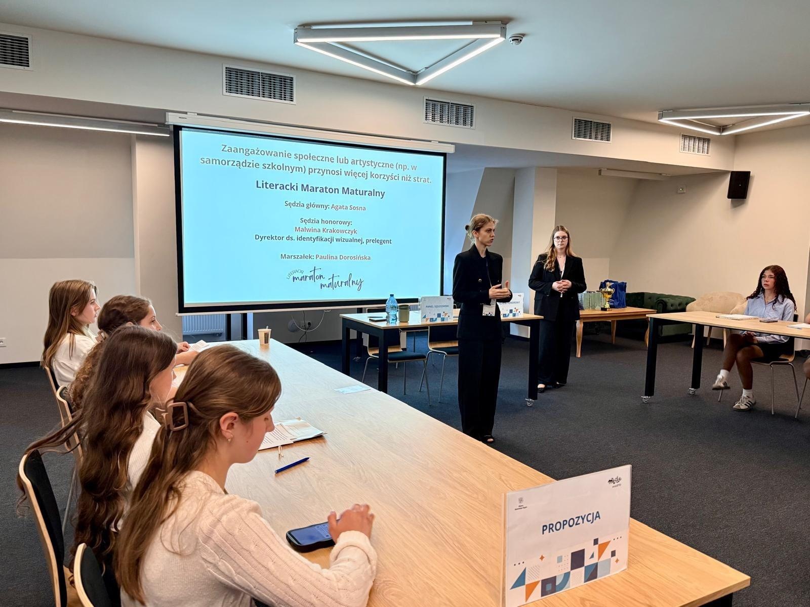 Zdjęcie w galerii na portalu naszwodzislaw.com: Finał Wodzisławskiego Turnieju Debat Oksfordzkich dla szkół podstawowych za nami wiadomości z regionu