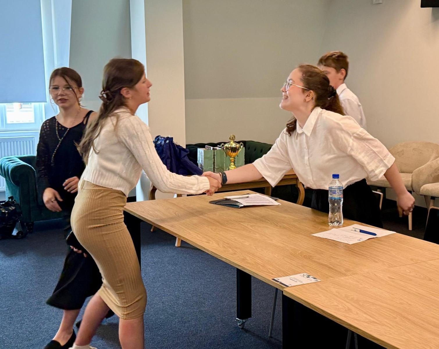 Zdjęcie w galerii na portalu naszwodzislaw.com: Finał Wodzisławskiego Turnieju Debat Oksfordzkich dla szkół podstawowych za nami wiadomości z regionu