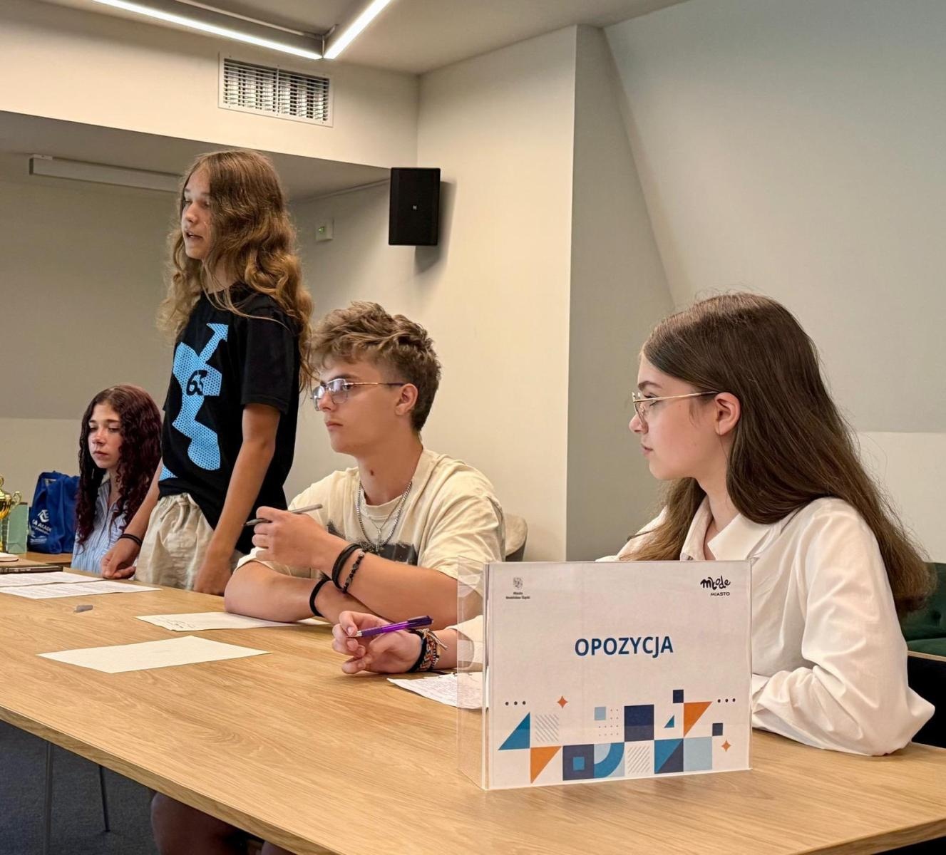 Zdjęcie w galerii na portalu naszwodzislaw.com: Finał Wodzisławskiego Turnieju Debat Oksfordzkich dla szkół podstawowych za nami wiadomości z regionu