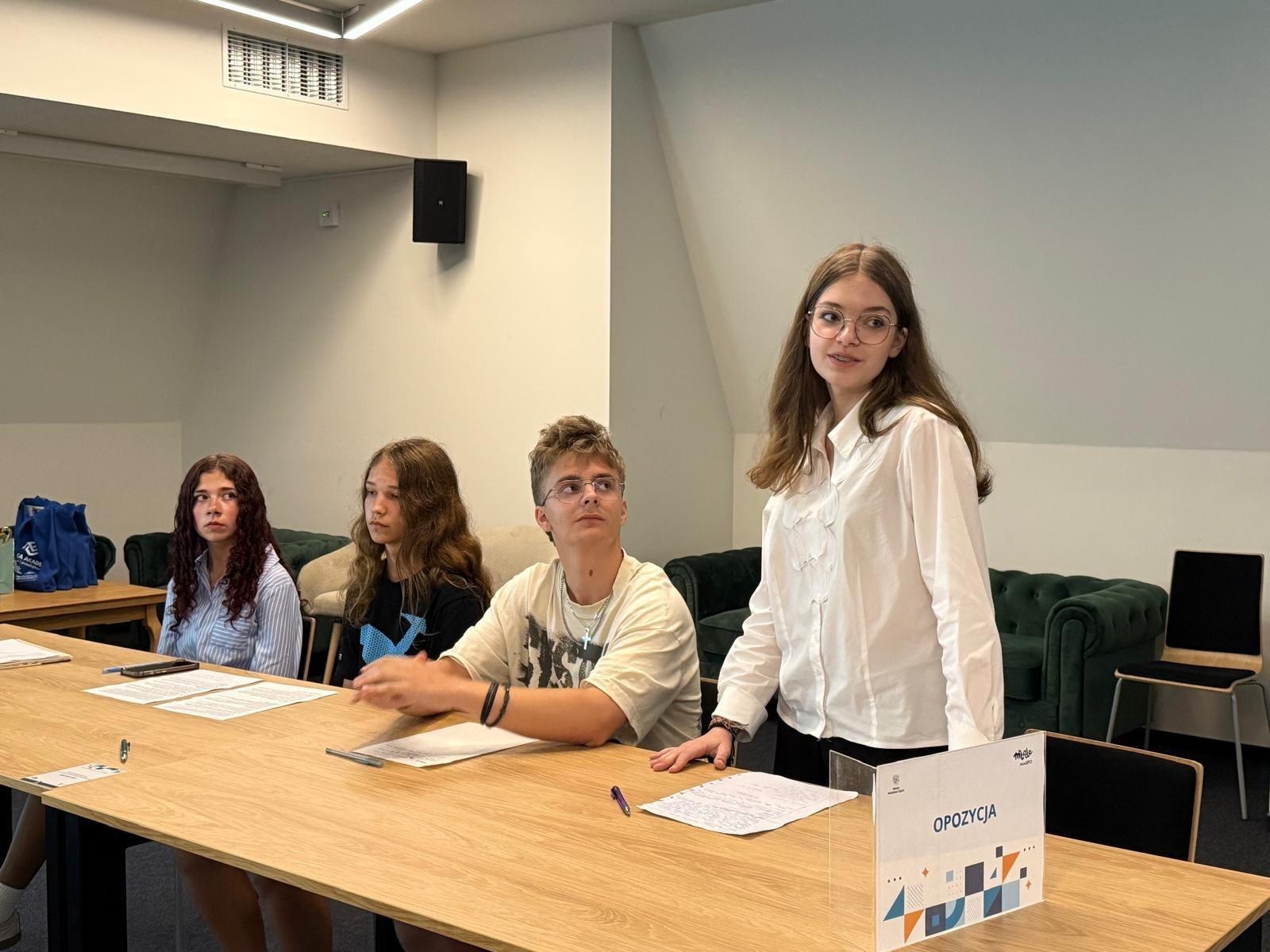 Zdjęcie w galerii na portalu naszwodzislaw.com: Finał Wodzisławskiego Turnieju Debat Oksfordzkich dla szkół podstawowych za nami wiadomości z regionu