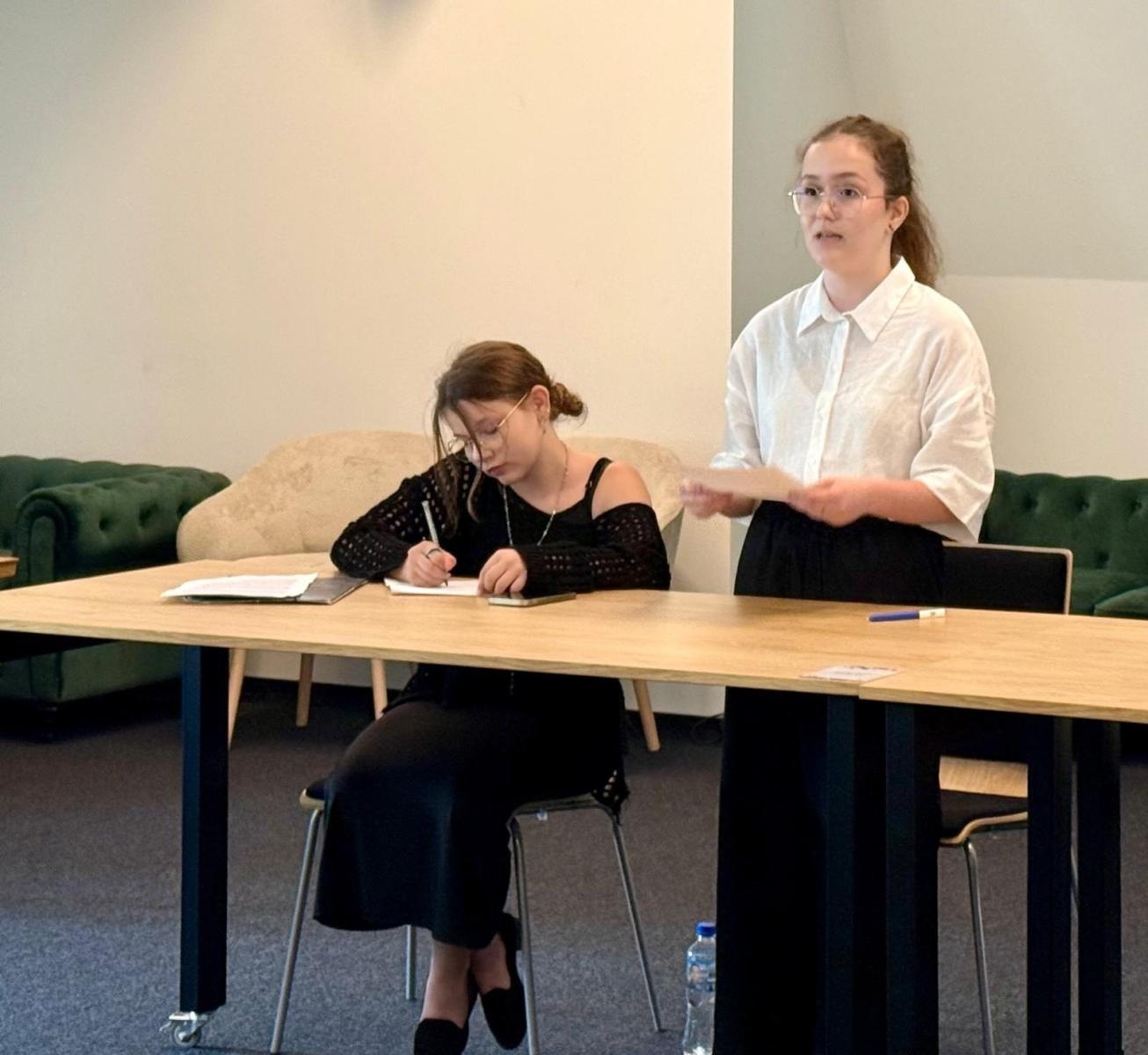 Zdjęcie w galerii na portalu naszwodzislaw.com: Finał Wodzisławskiego Turnieju Debat Oksfordzkich dla szkół podstawowych za nami wiadomości z regionu