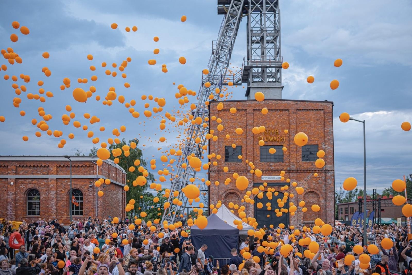 Zdjęcie w galerii na portalu naszwodzislaw.com: INDUSTRIADA 2025 - Aż 3500 osób świętowało w Rybniku wiadomości z regionu