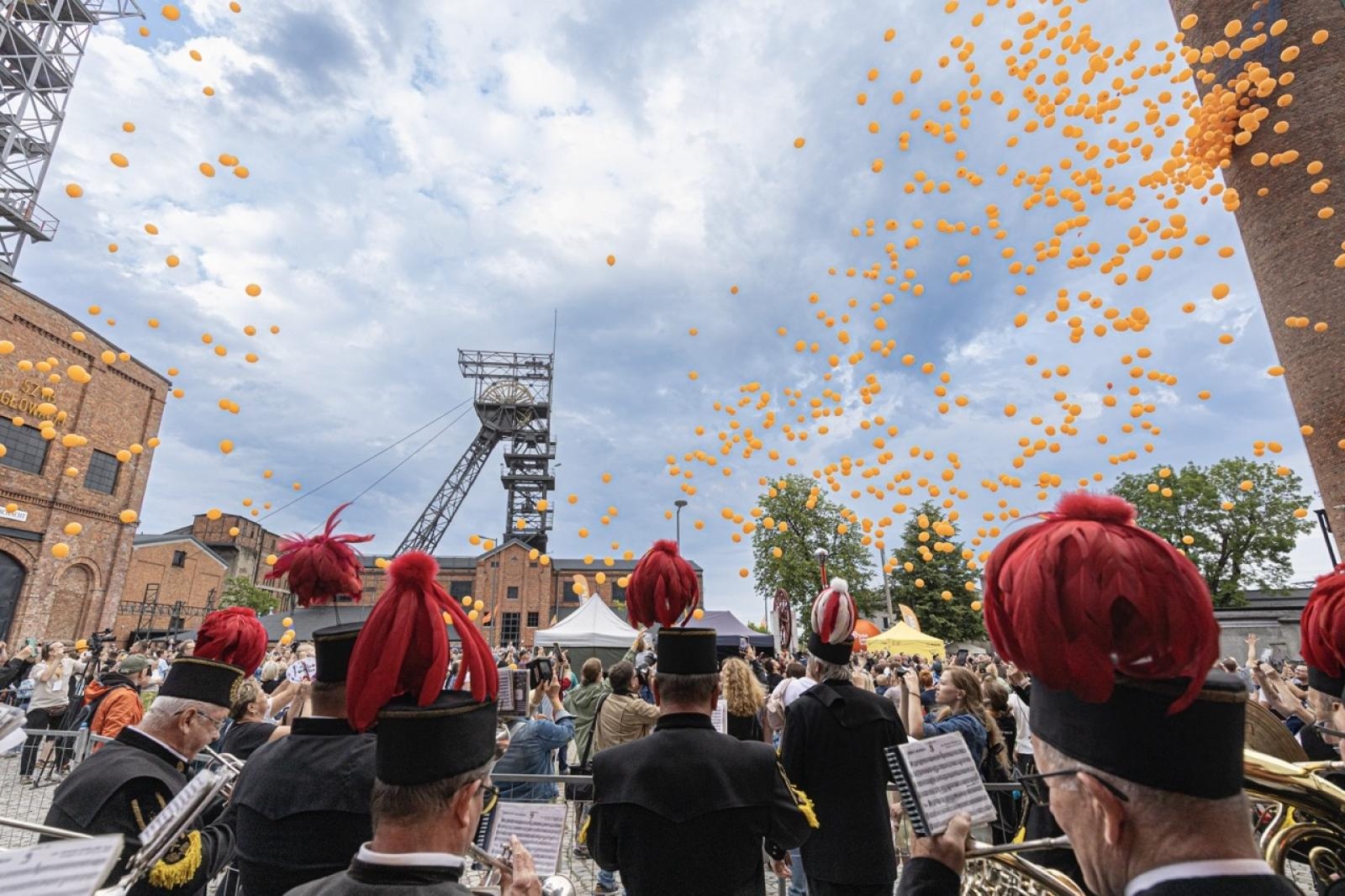 Zdjęcie w galerii na portalu naszwodzislaw.com: INDUSTRIADA 2025 - Aż 3500 osób świętowało w Rybniku wiadomości z regionu