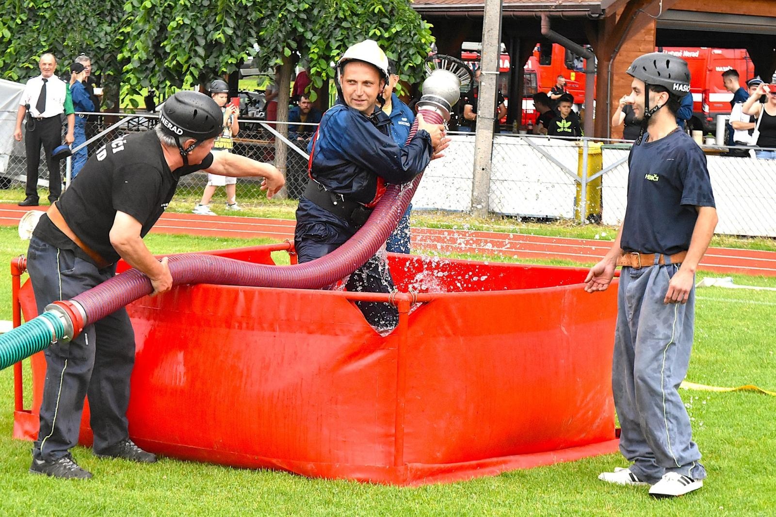Zdjęcie w galerii na portalu naszwodzislaw.com: Strażacy z Gołkowic najlepsi podczas gminnych zawodów. OSP Łaziska z najlepszymi młodzikami [FOTO] wiadomości z regionu
