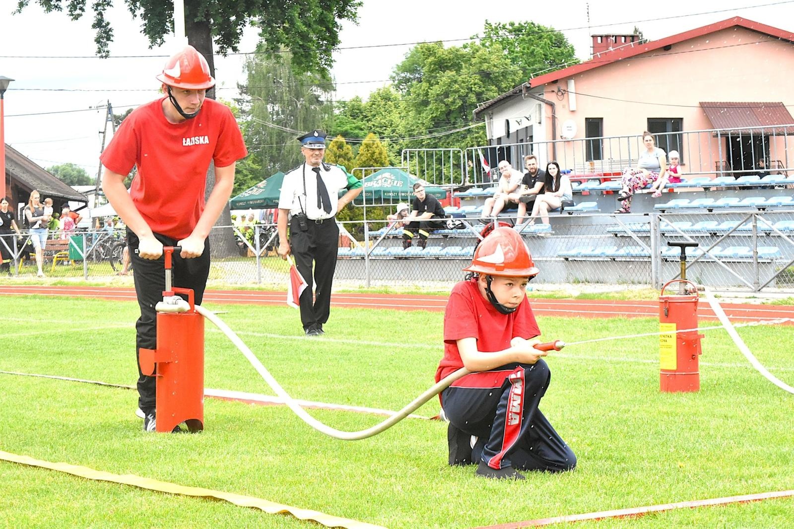 Zdjęcie w galerii na portalu naszwodzislaw.com: Strażacy z Gołkowic najlepsi podczas gminnych zawodów. OSP Łaziska z najlepszymi młodzikami [FOTO] wiadomości z regionu