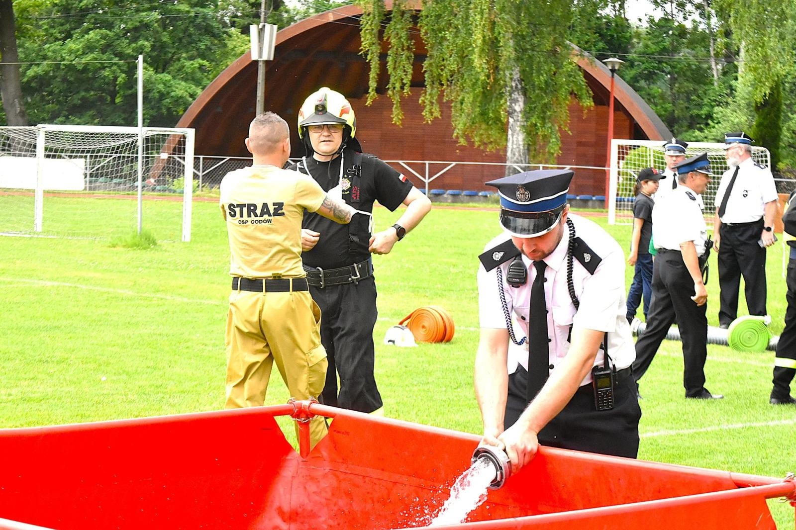 Zdjęcie w galerii na portalu naszwodzislaw.com: Strażacy z Gołkowic najlepsi podczas gminnych zawodów. OSP Łaziska z najlepszymi młodzikami [FOTO] wiadomości z regionu