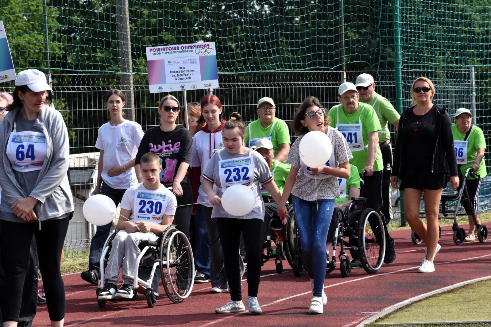 Zdjęcie w galerii na portalu naszwodzislaw.com: Sportowe zmagania, które łączą. XXI Powiatowa Olimpiada Osób z Niepełnosprawnościami [FOTO] wiadomości z regionu