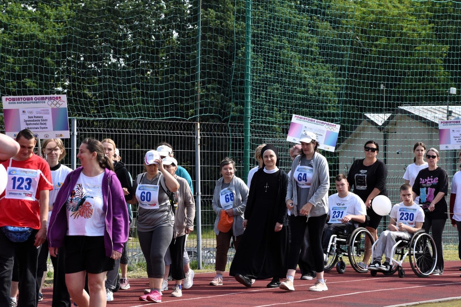 Zdjęcie w galerii na portalu naszwodzislaw.com: Sportowe zmagania, które łączą. XXI Powiatowa Olimpiada Osób z Niepełnosprawnościami [FOTO] wiadomości z regionu