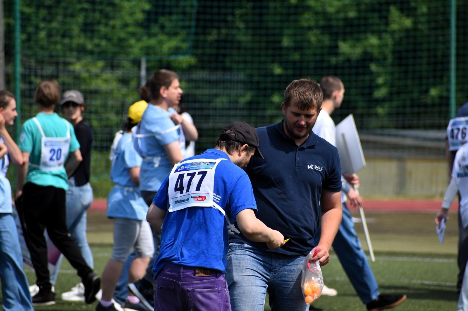 Zdjęcie w galerii na portalu naszwodzislaw.com: Sportowe zmagania, które łączą. XXI Powiatowa Olimpiada Osób z Niepełnosprawnościami [FOTO] wiadomości z regionu