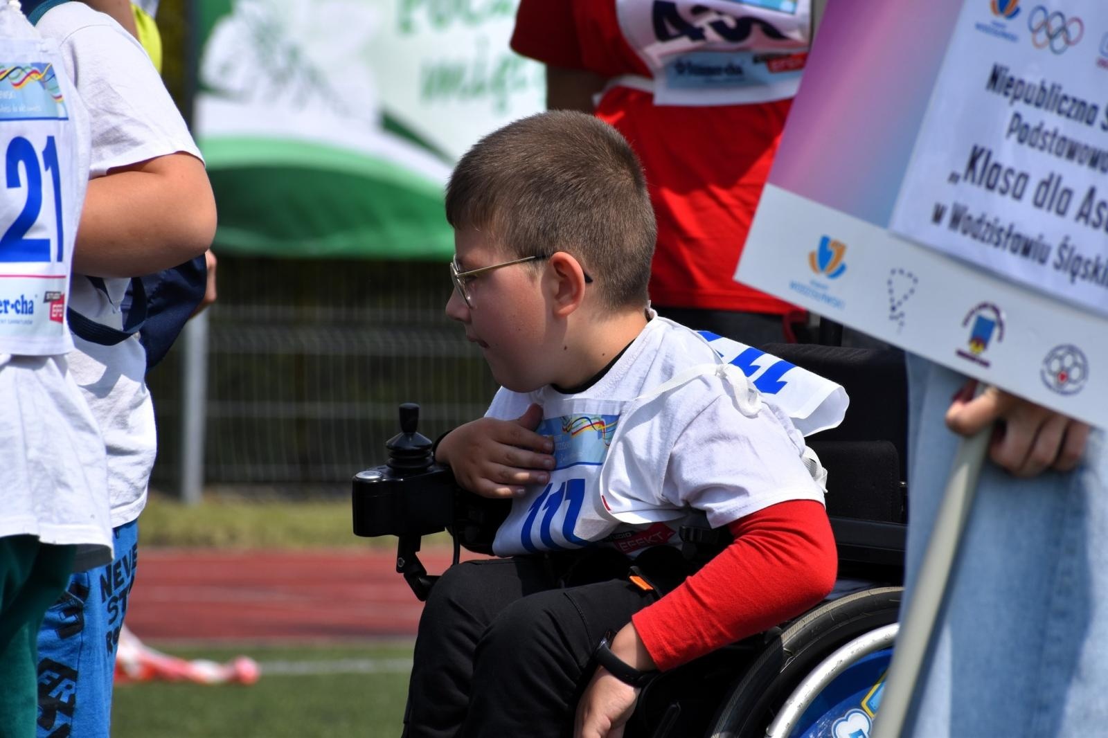 Zdjęcie w galerii na portalu naszwodzislaw.com: Sportowe zmagania, które łączą. XXI Powiatowa Olimpiada Osób z Niepełnosprawnościami [FOTO] wiadomości z regionu