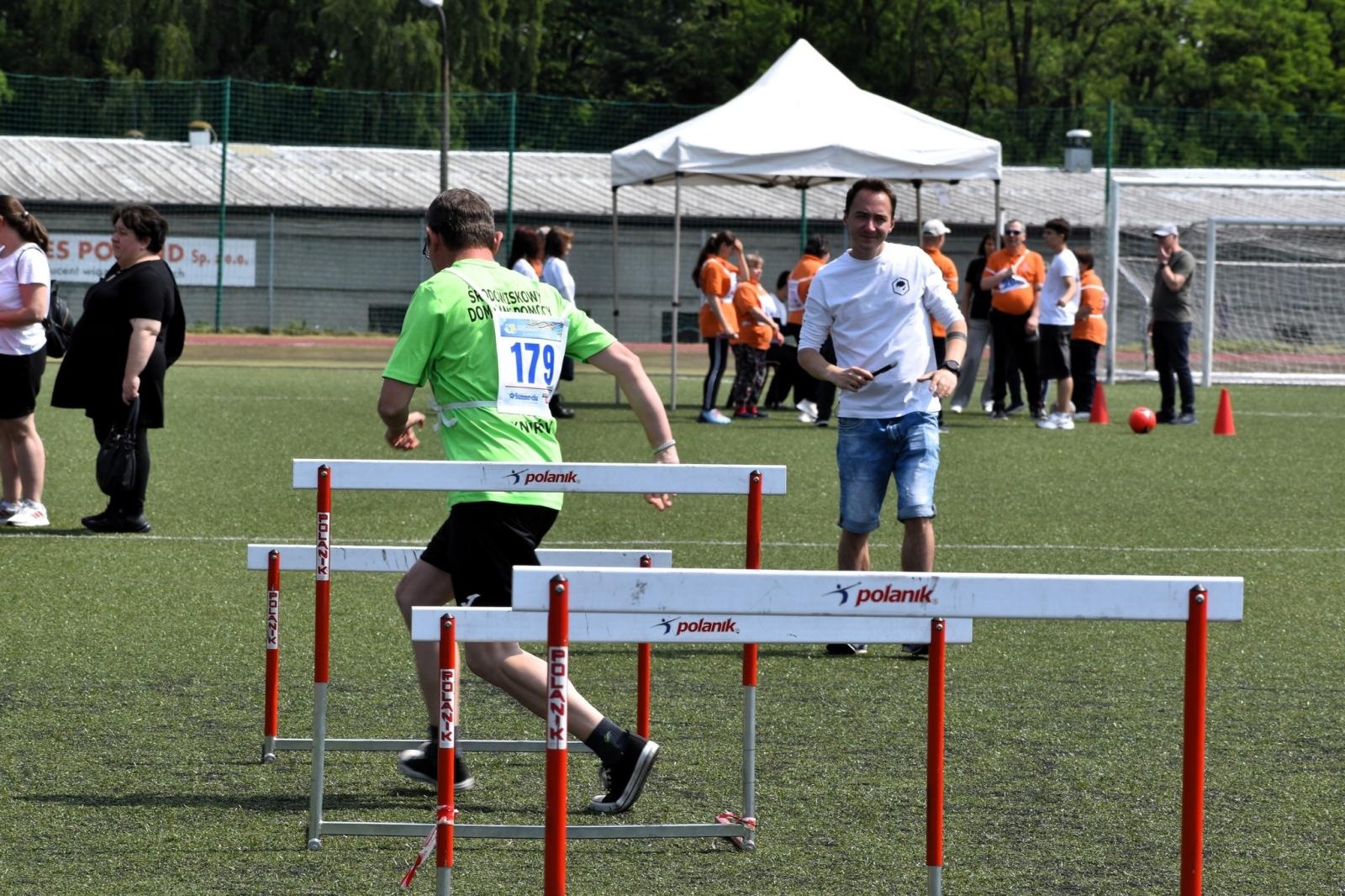 Zdjęcie w galerii na portalu naszwodzislaw.com: Sportowe zmagania, które łączą. XXI Powiatowa Olimpiada Osób z Niepełnosprawnościami [FOTO] wiadomości z regionu