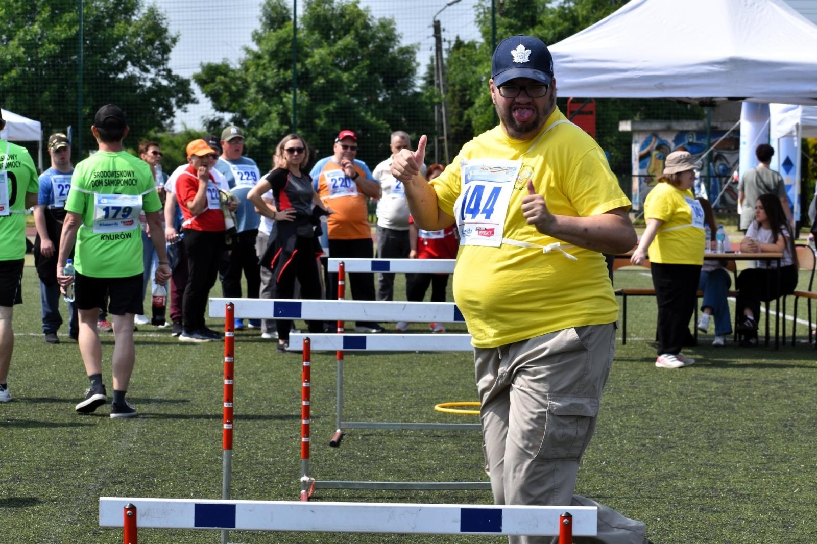 Zdjęcie w galerii na portalu naszwodzislaw.com: Sportowe zmagania, które łączą. XXI Powiatowa Olimpiada Osób z Niepełnosprawnościami [FOTO] wiadomości z regionu