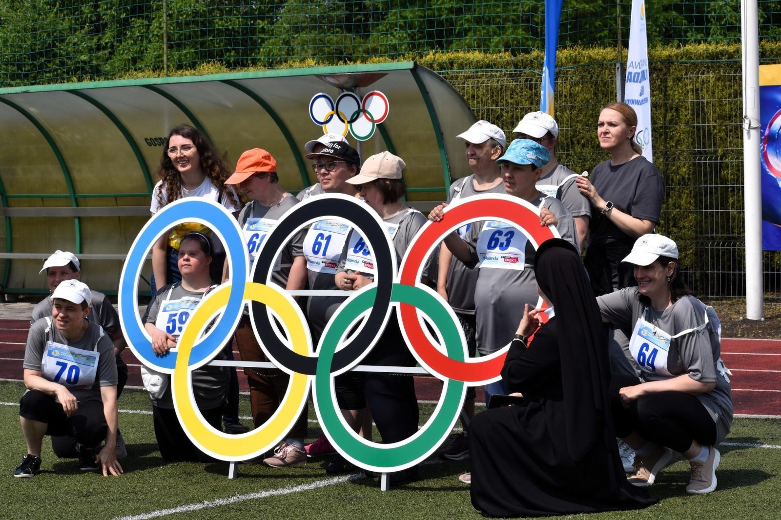 Zdjęcie w galerii na portalu naszwodzislaw.com: Sportowe zmagania, które łączą. XXI Powiatowa Olimpiada Osób z Niepełnosprawnościami [FOTO] wiadomości z regionu