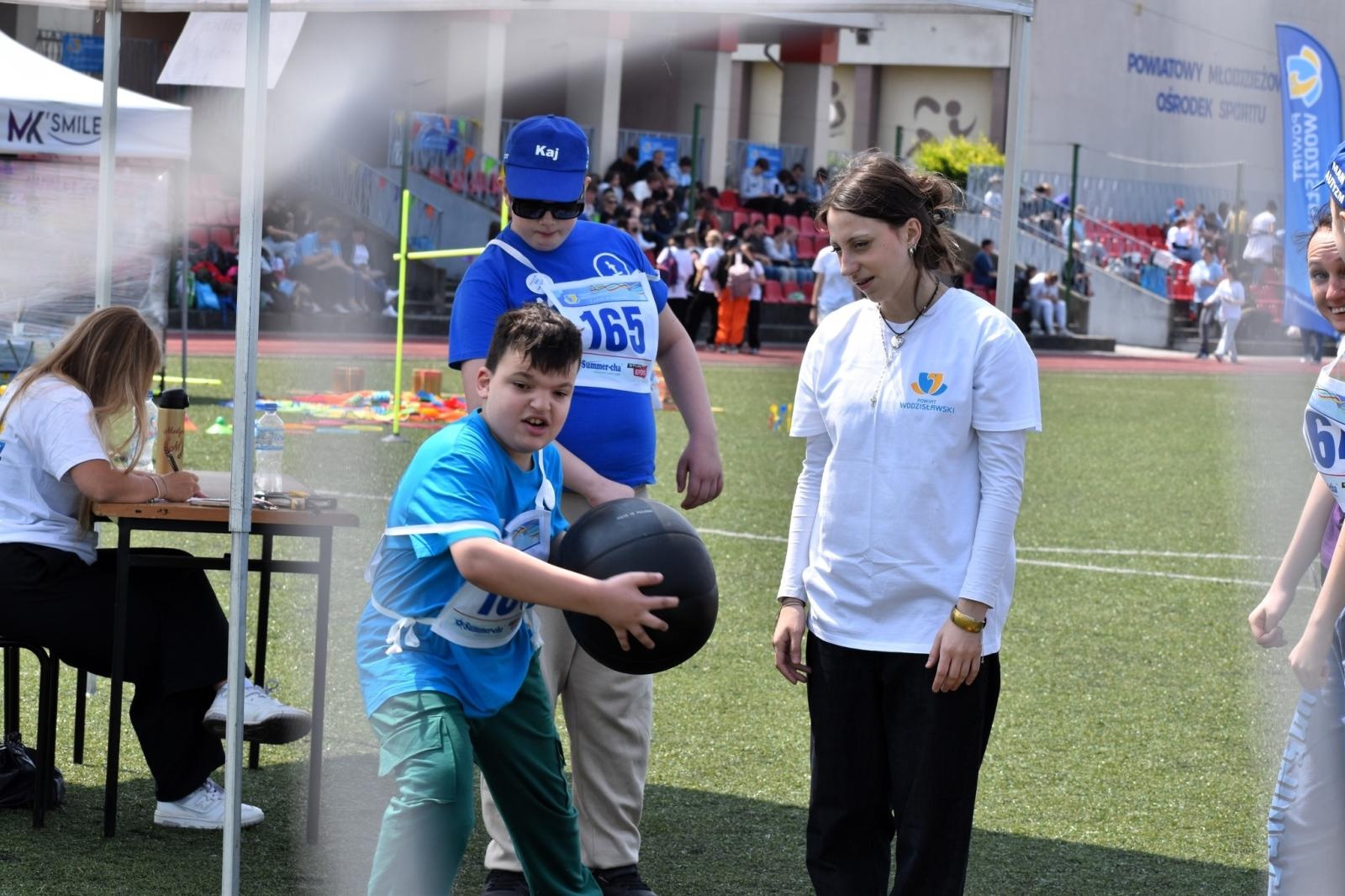 Zdjęcie w galerii na portalu naszwodzislaw.com: Sportowe zmagania, które łączą. XXI Powiatowa Olimpiada Osób z Niepełnosprawnościami [FOTO] wiadomości z regionu