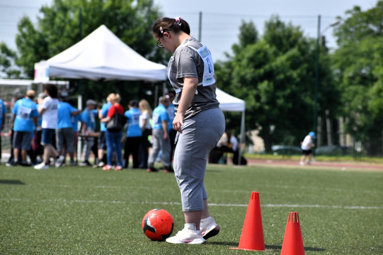 Zdjęcie w galerii na portalu naszwodzislaw.com: Sportowe zmagania, które łączą. XXI Powiatowa Olimpiada Osób z Niepełnosprawnościami [FOTO] wiadomości z regionu