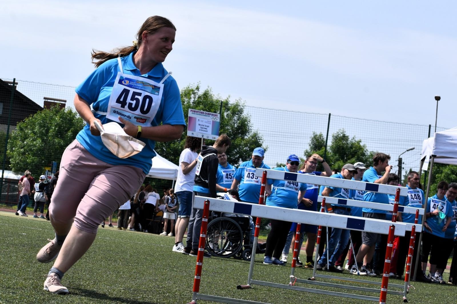 Zdjęcie w galerii na portalu naszwodzislaw.com: Sportowe zmagania, które łączą. XXI Powiatowa Olimpiada Osób z Niepełnosprawnościami [FOTO] wiadomości z regionu