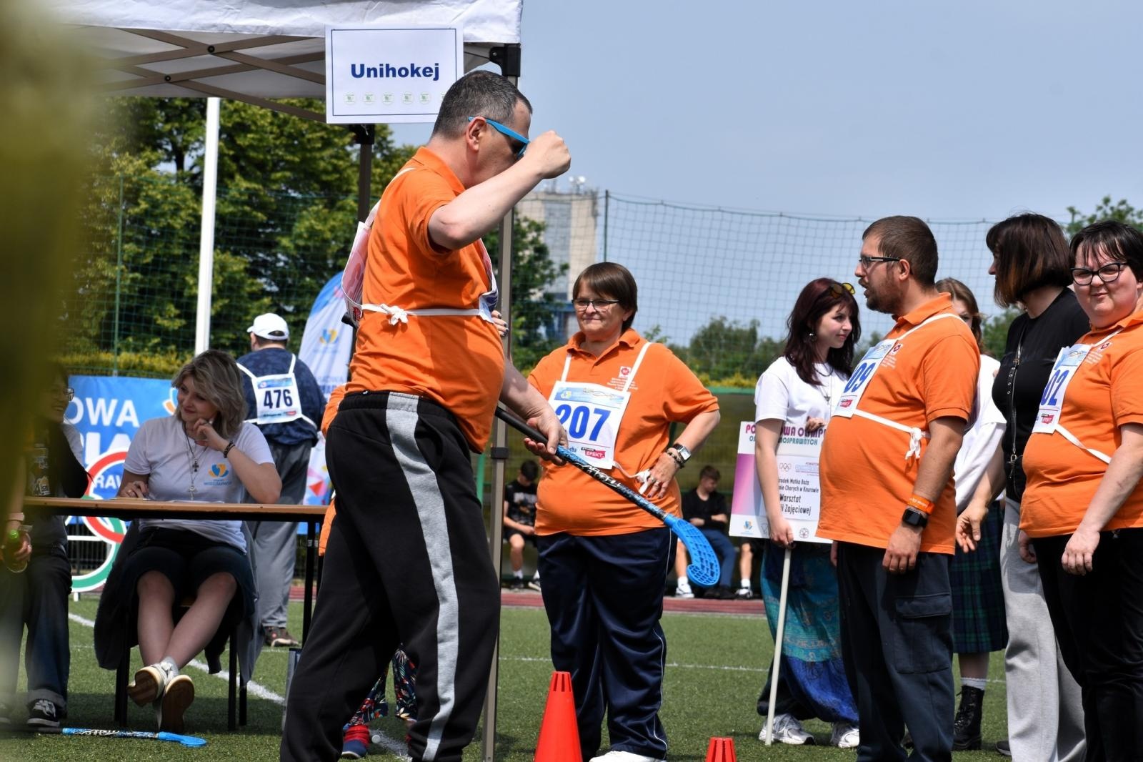 Zdjęcie w galerii na portalu naszwodzislaw.com: Sportowe zmagania, które łączą. XXI Powiatowa Olimpiada Osób z Niepełnosprawnościami [FOTO] wiadomości z regionu