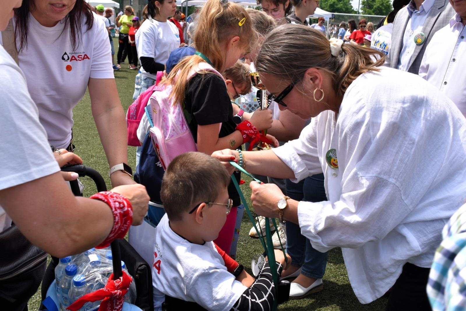 Zdjęcie w galerii na portalu naszwodzislaw.com: Sportowe zmagania, które łączą. XXI Powiatowa Olimpiada Osób z Niepełnosprawnościami [FOTO] wiadomości z regionu