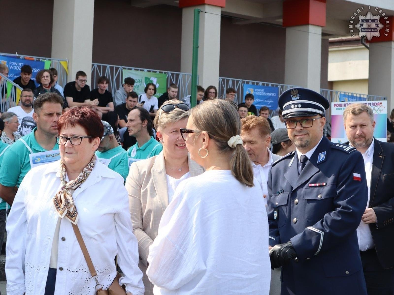 Zdjęcie w galerii na portalu naszwodzislaw.com: Powiatowa Olimpiada dla osób z niepełnosprawnościami im. Tadeusza Skatuły z udziałem wodzisławskich mundurowych wiadomości z regionu