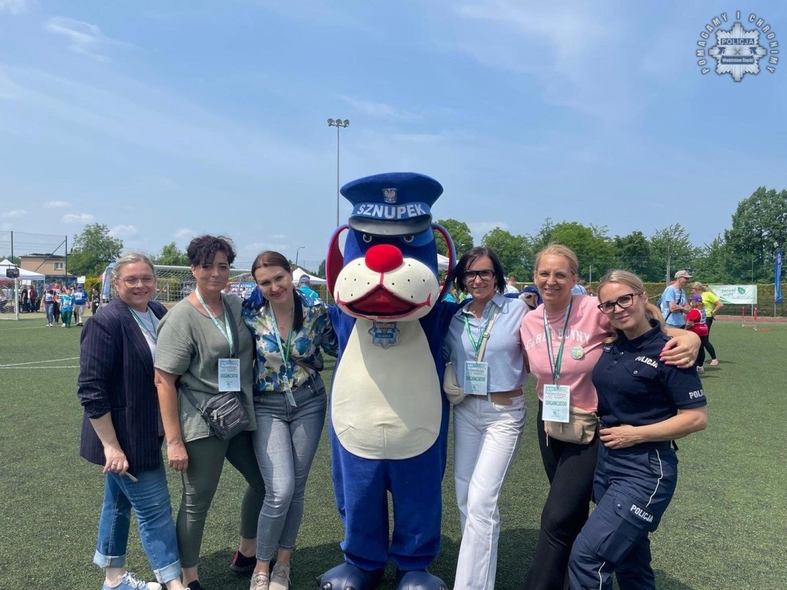 Zdjęcie w galerii na portalu naszwodzislaw.com: Powiatowa Olimpiada dla osób z niepełnosprawnościami im. Tadeusza Skatuły z udziałem wodzisławskich mundurowych wiadomości z regionu