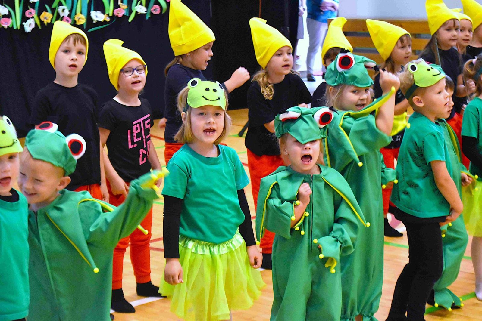 Zdjęcie w galerii na portalu naszwodzislaw.com: Przedszkolaki z Krostoszowic mają powody do radości i dumy! Nowe przedszkole oficjalnie przekazane do użytku wiadomości z regionu